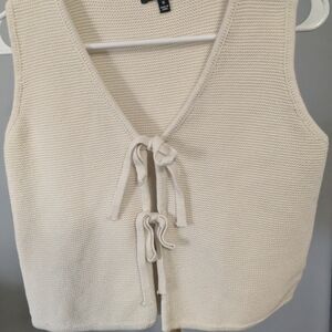 Elegant Cream Knit Tie-Front Crop Top